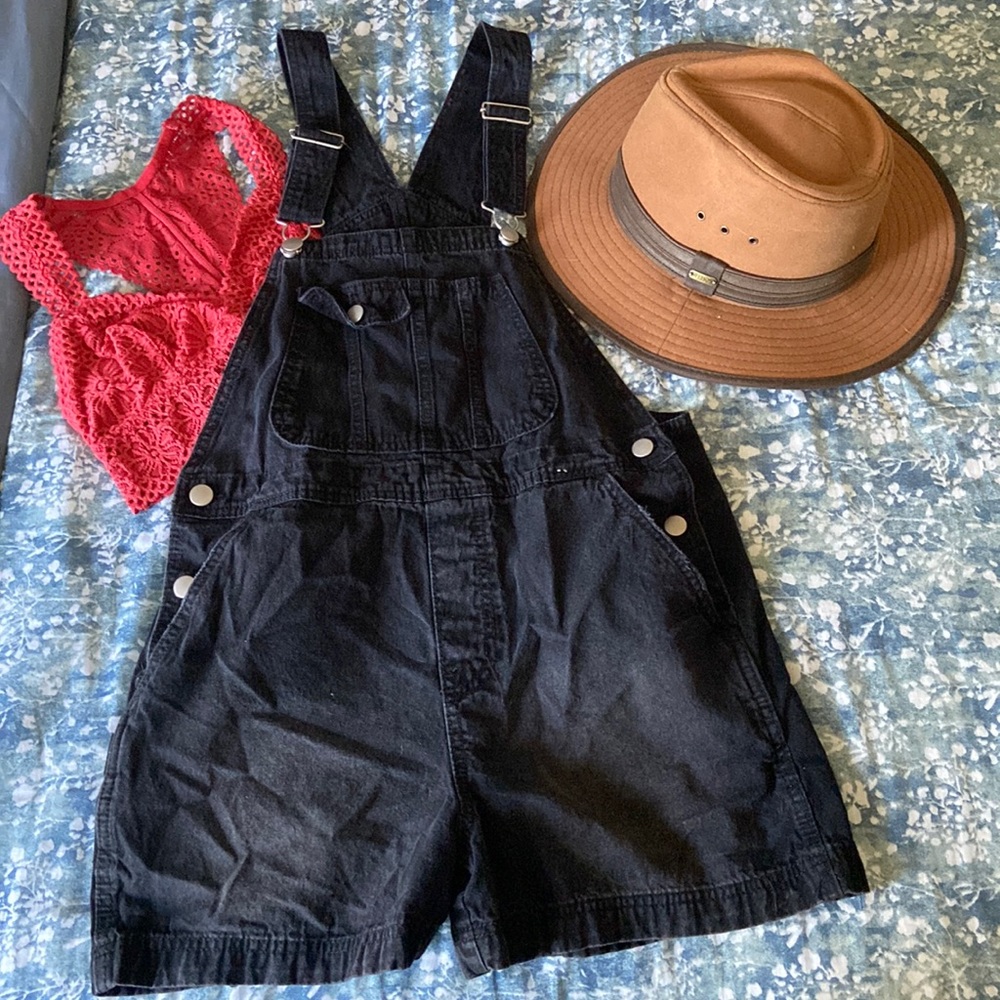 WOMENS NO BOUNDARIES OVERALL SHORTS | SIZE M (7-9) | BLACK